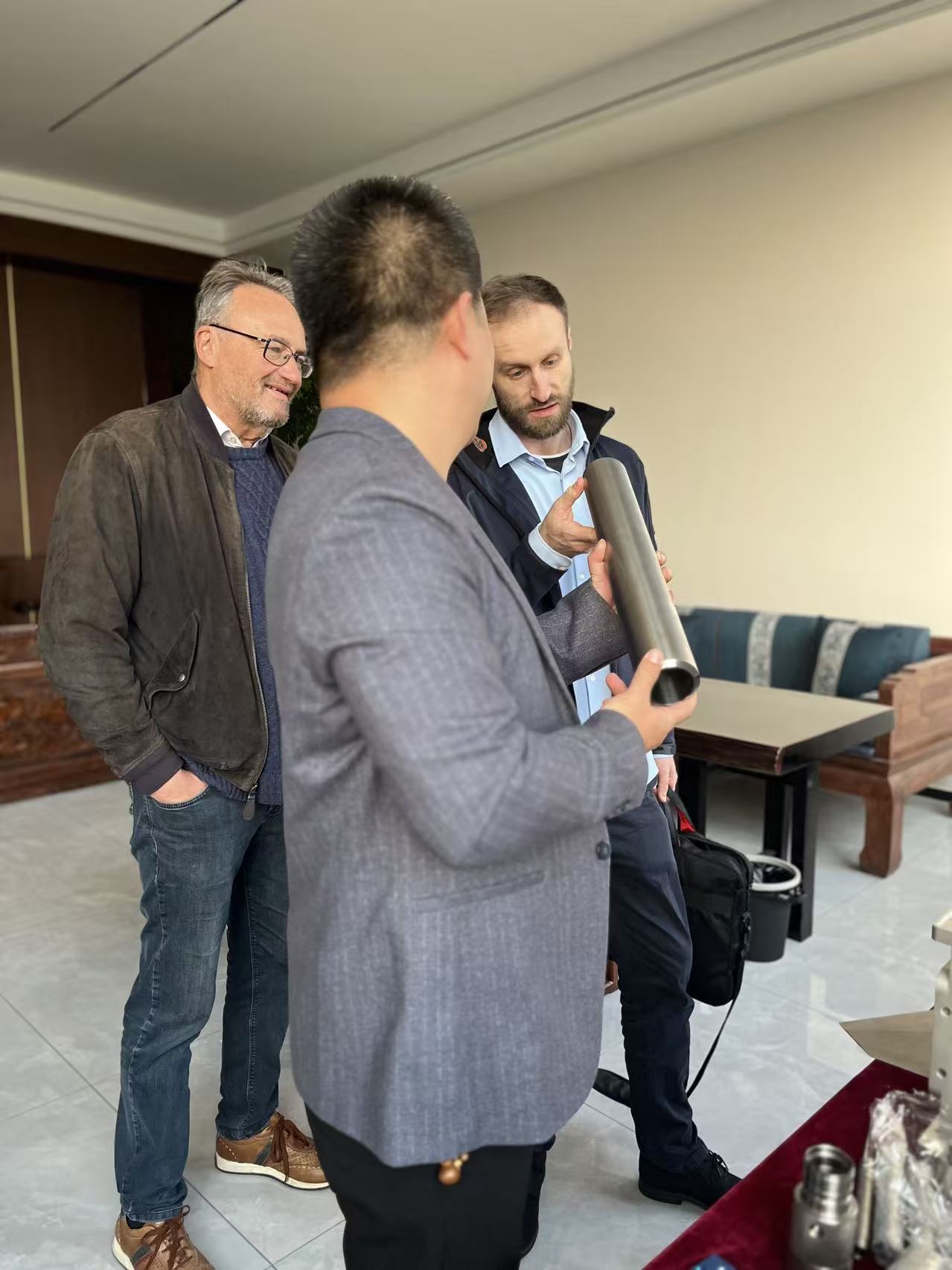 Вау! Немачки клијенти се „пријављују“ у нашој компанији, покрећући прагматичну сарадњу напред.