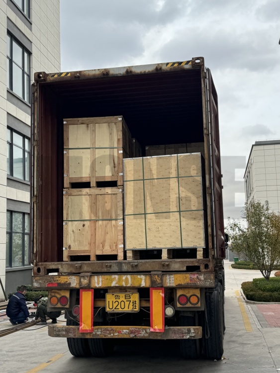 ЛИОНСЕ - Дневне отпреме